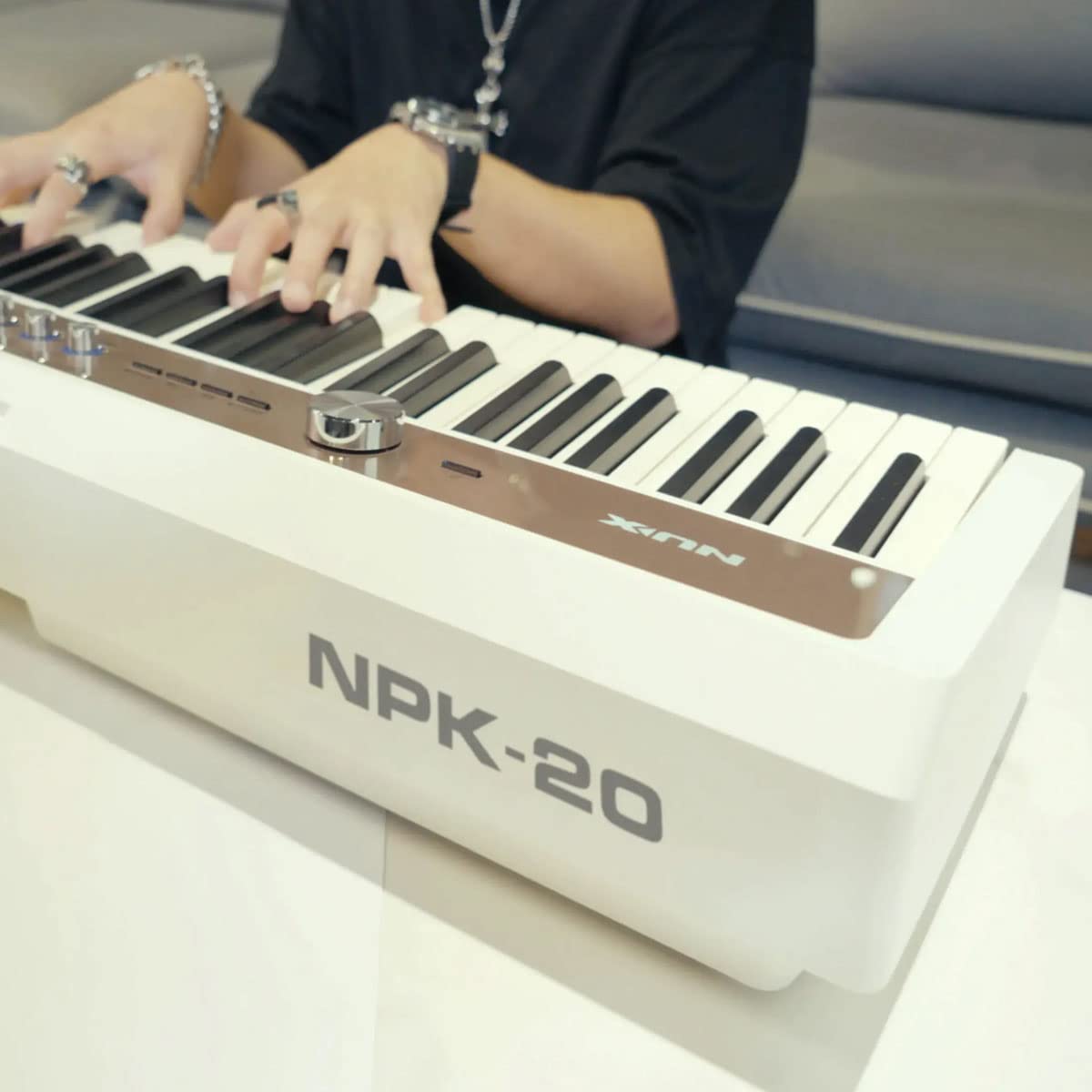 White 88-Key Portable Digital Piano B6022