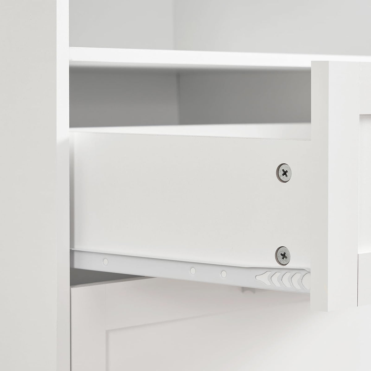 White 4 Drawer Dresser with Mirror L82510